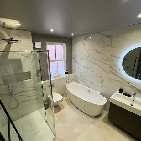 Romeo'S Arch High End Luxury In Centre Of Stratford With Parking Apartment Exterior photo
