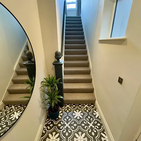 Romeo'S Arch High End Luxury In Centre Of Stratford With Parking Apartment Exterior photo
